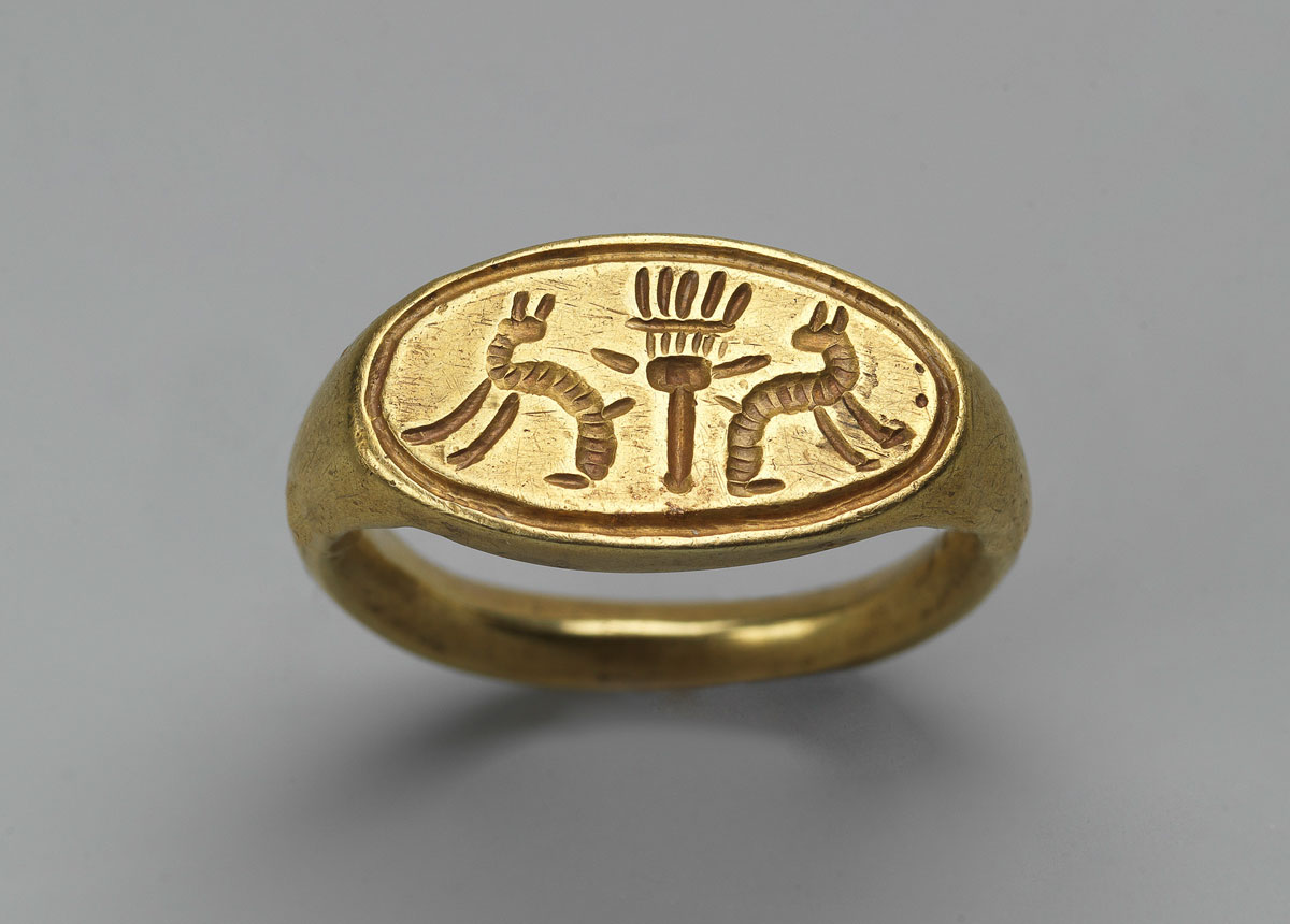 Ring decorated with a Hathor sistrum
