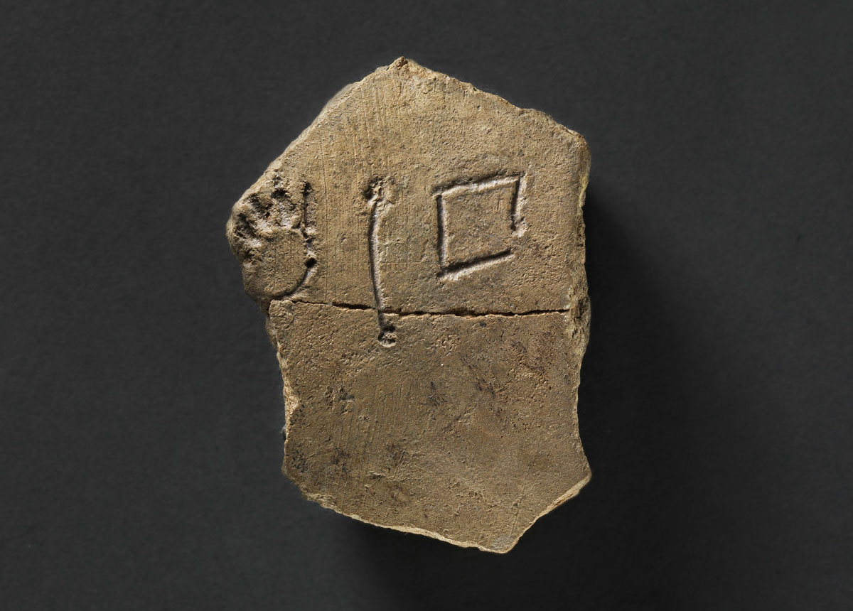 Klb, part of a Proto-Canaanite inscription, perhaps from a cult vessel