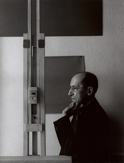 פיט מונדריאן בסטודיו. צילום" ארנולד ניומן, 1942